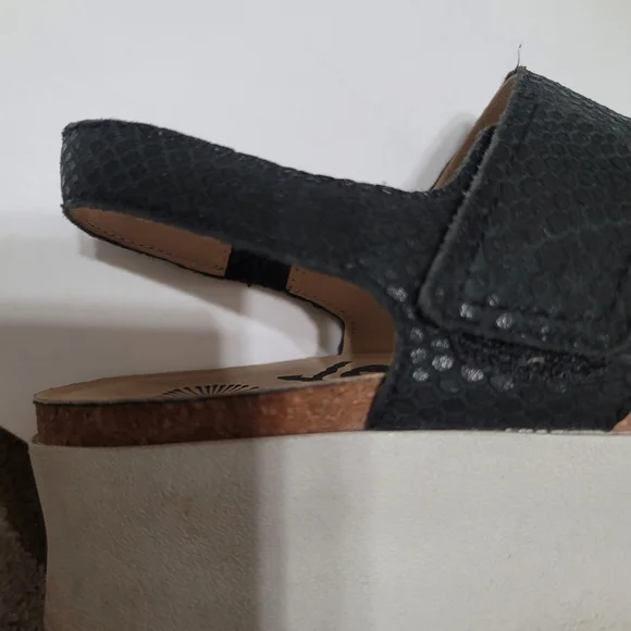 OTBT - Montane Black Platform Wedge Size 8M - Picture 11 of 12